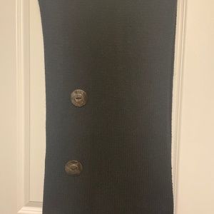 Fashion scarf with buttons